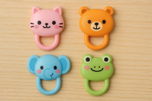 27 Cute Cartoon Animal Mini Carabiner Colorful Plastic Keychain Clip Small Snap Hook Buckle Decorative Ornament Kids Toy